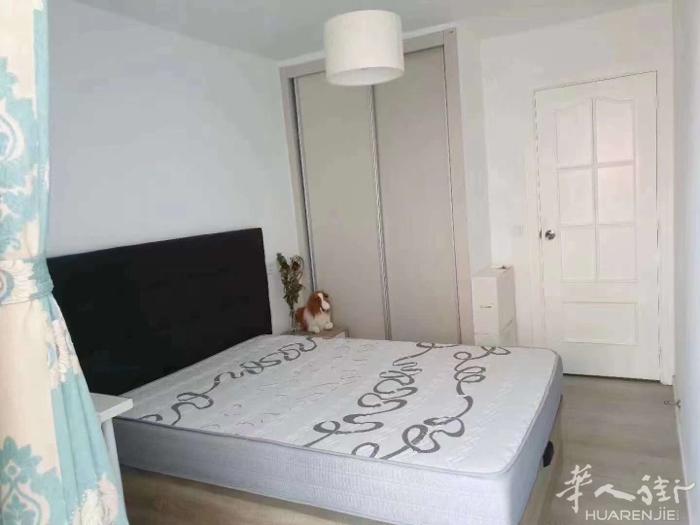 《5号线carabanchel ，大床房+独立阳台+卫生间，租金360》 直达市