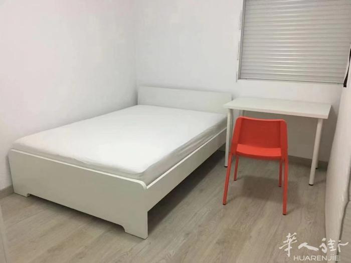 🏡马德里六号地铁oporto两个房间出租 地铁口 口走路七分钟二楼有电梯，总共