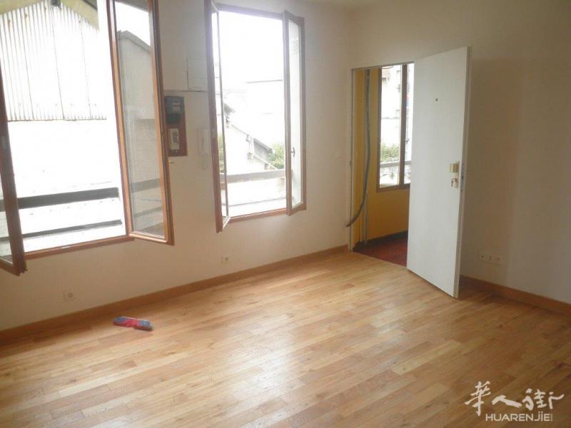 全新装修的 阁楼Mairie d'Aubervilliers 3房1厅45平米出租 1100欧HC