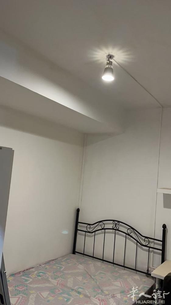 🏡巴塞单间出租，巴塞罗那urgell 1路地铁站旁1分钟仅剩一间，房间面积10