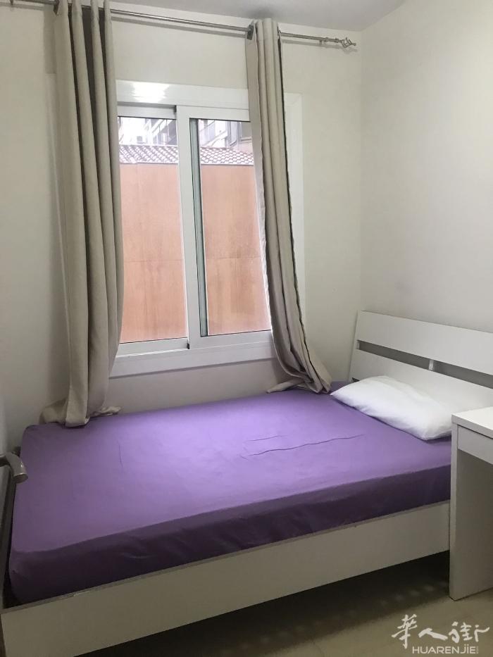 🏡巴塞单间出租，verduguer圣家堂附近 ​房子三室一厅一卫，住了房东一家