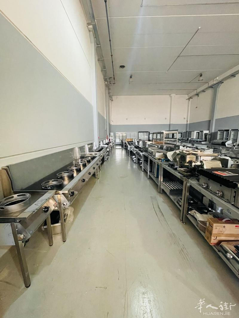 西班牙巴塞罗那（近法国）红大厨具集团出售各种餐饮设备，价格比法国便宜很多