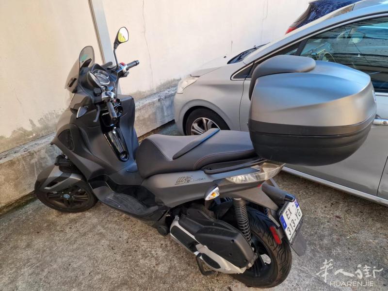 出售一辆piaggo MP3 300摩托车