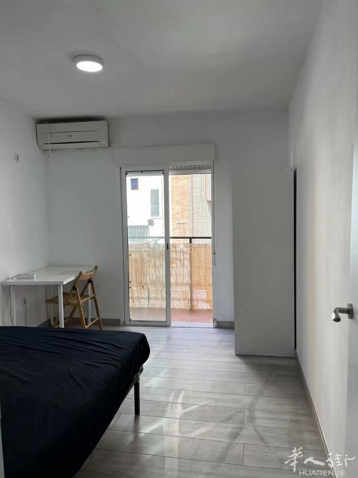 🏡Alcobendas 地铁站300米单间出租，房子四室，新装修，公交车站10