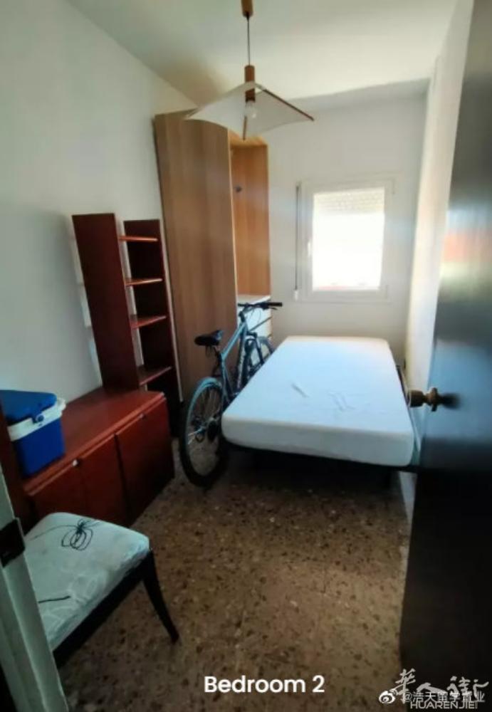 🏡巴塞单间出租la sagrera附近 ​房子四室两位，单人床，客厅有空调 ​