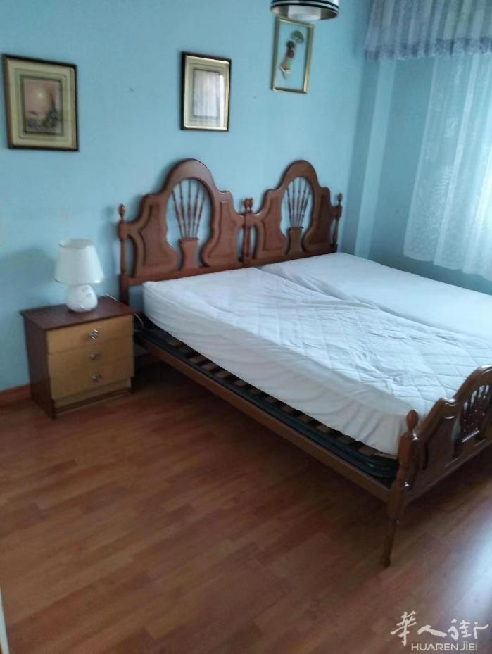 🏡3号线San fermin单间带独卫出租 3室1厅2卫，四楼有电梯，两个空房