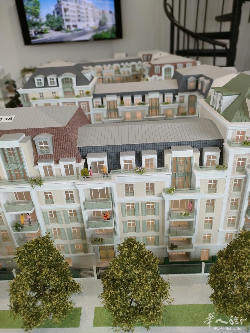 Le-Blanc-Mesnil 打折村旁洋房，地铁17号线步行10分钟，自住有增值税减免，小预算自住好房