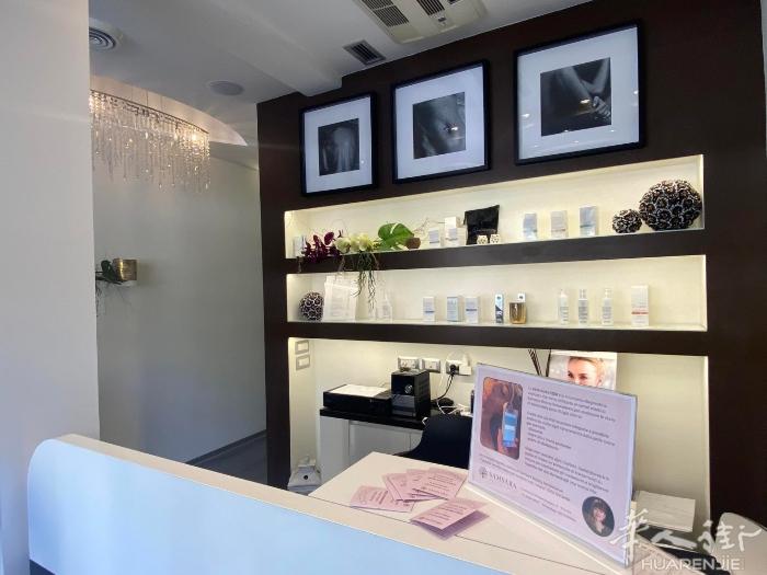 出拥有10年经验的美容中心在Firenze Soffiano 的地区。  店面全