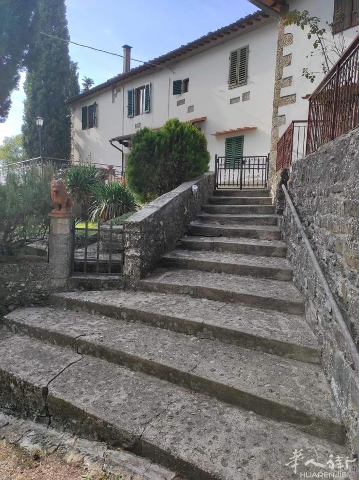 出售部分农房带花园和土地  在Rufina, Rimaggio  地区 (Fir