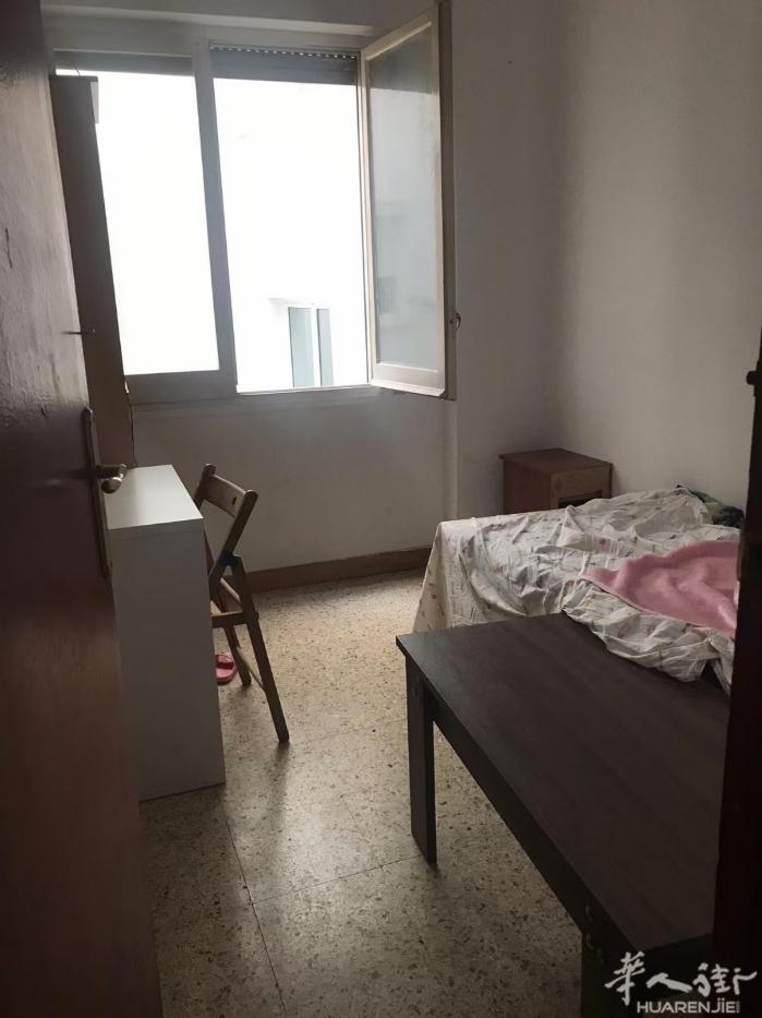 🏡巴塞单间出zona franca附近 ​房子四室一卫，柜子桌椅齐全，拎包入住