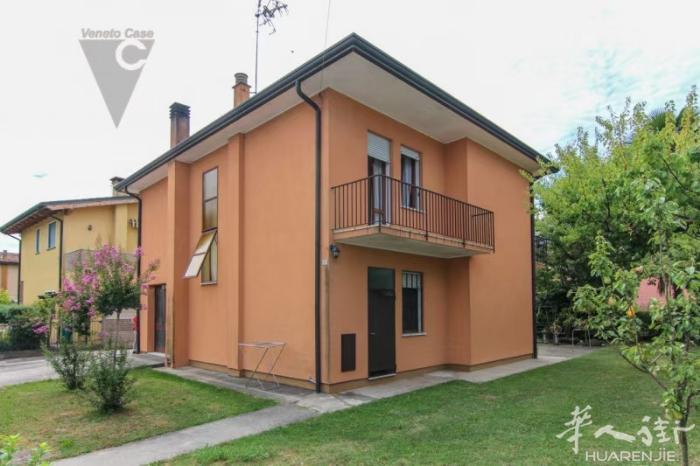 Ponte San Nicolò出售独栋双层别墅 4室2卫1厅1厨房 约150平