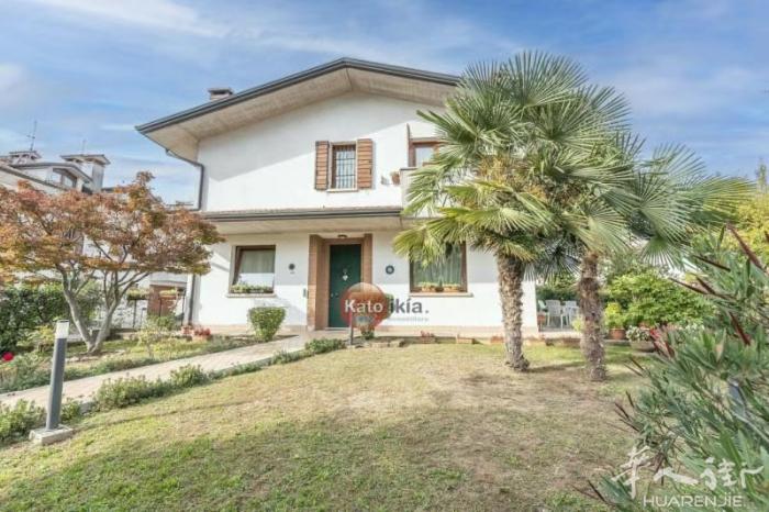 Vicenza 出售别墅🏡 335000 3室一厅2卫 平方米 270 年份