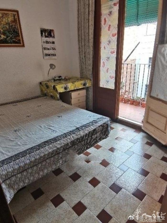 地铁L3,L2Paral lel附近单间带阳台 有一间双人(或)单人房出租带阳台