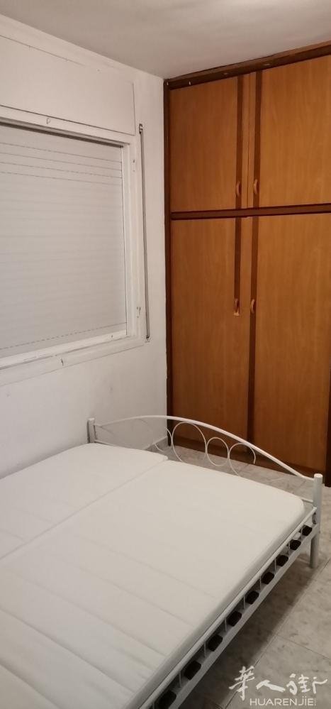 🏡巴塞单间出租，巴塞罗那5路MARAGALL地铁口，一个大房间出租，超大衣柜，