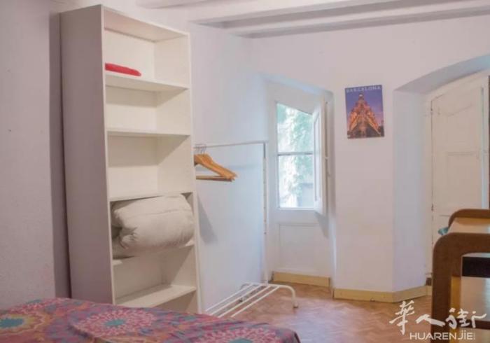 🏡巴塞单间出租，raval附近，五室一卫，140平方米，1楼有电梯，有储物间阳