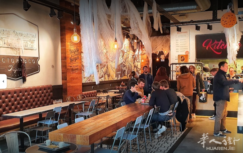 19区RER E线 Rosa Parks 车站出口大商业区步行街餐馆区老外大露天210平大餐馆拍卖- 适有实力的老板