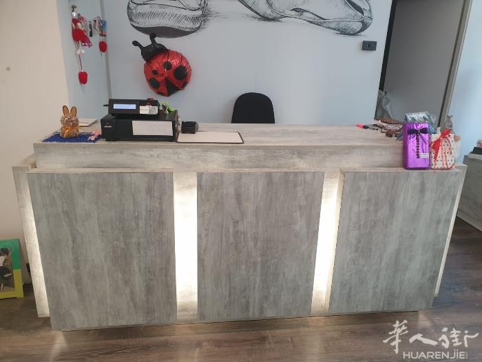 Bergamo出售鞋履和配饰店