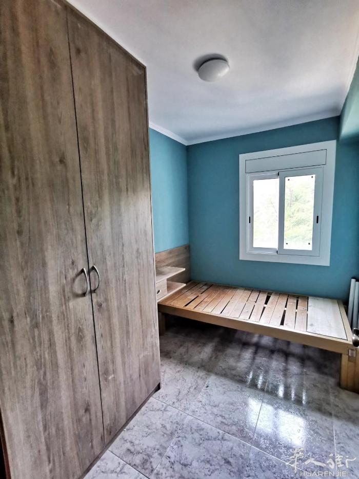 🏡巴塞单间出租，近地铁5号线Sant lldefons地铁站，阳光房，即日起租