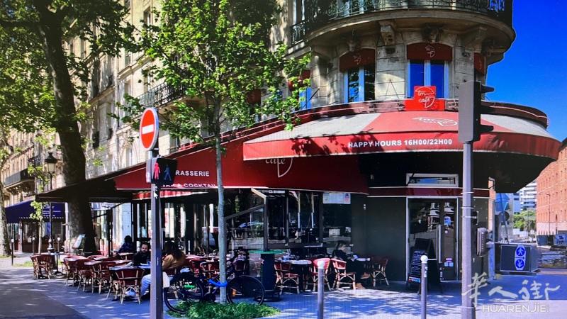 巴黎19区地铁7号线Corentin Cariou繁华大街楼角酒吧餐馆 (有大烟筒 4 号酒牌)