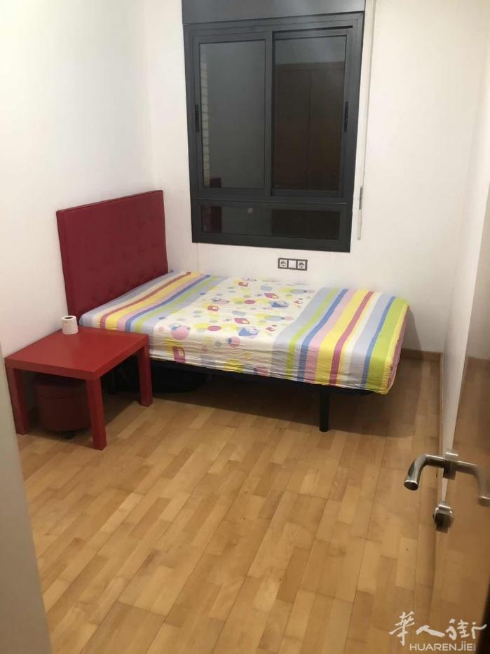 🏡巴塞badalona 超大阳台海景房有单间出租，新房，超大两个电梯，楼下就是