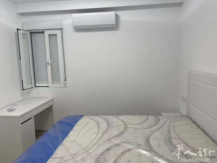 《5/6号线oporto新装修公寓》 地铁口半分钟，直达市中心与康普马理工大学城
