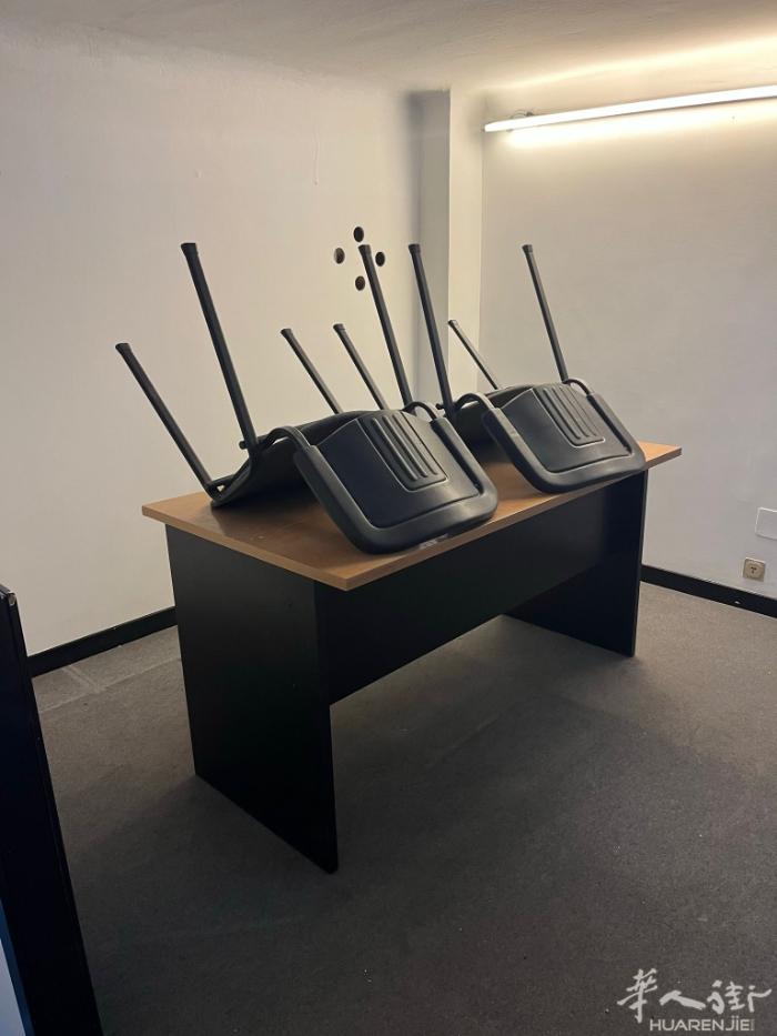 在米兰出售店面带有向大路的橱窗 店面分为有47平方米的楼底带有一个28平方米的夹