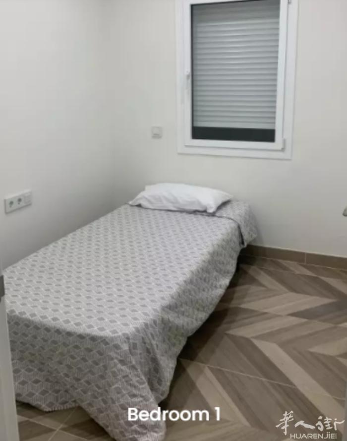 🏡巴塞单间出租，vallcarca附近 ​房子四室一厅一卫，9楼高层带电梯，采