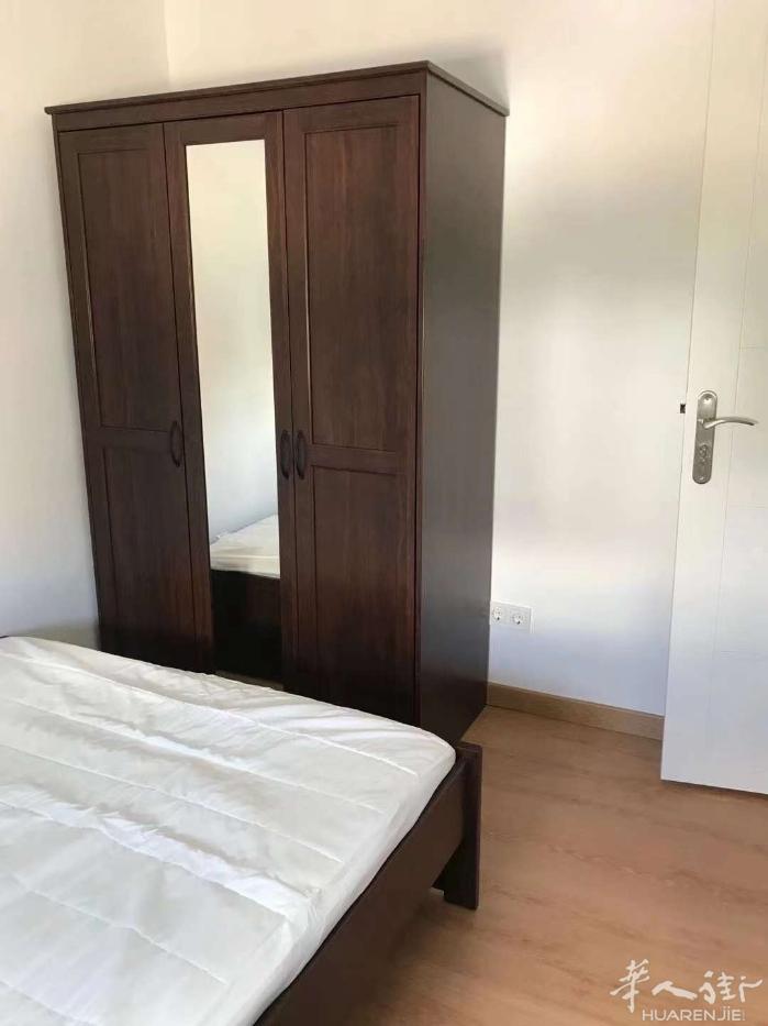🏡马德里5/6号线oporto 大床房出租  地铁口4分钟，直达康普马理工大学