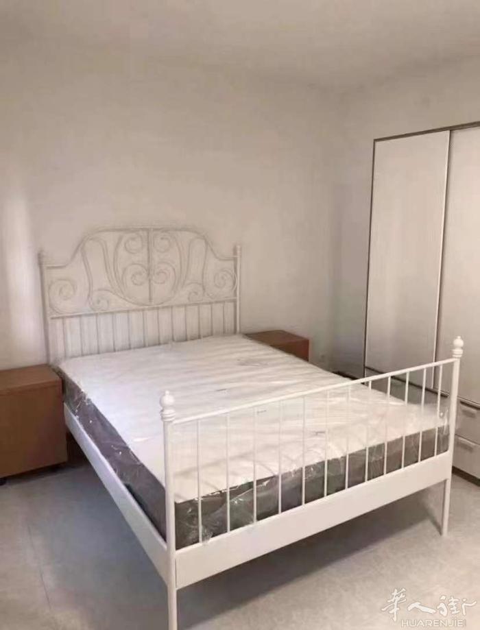 🏡马德里5号线marques de Vadillo 大床房出租，地铁口7分钟，