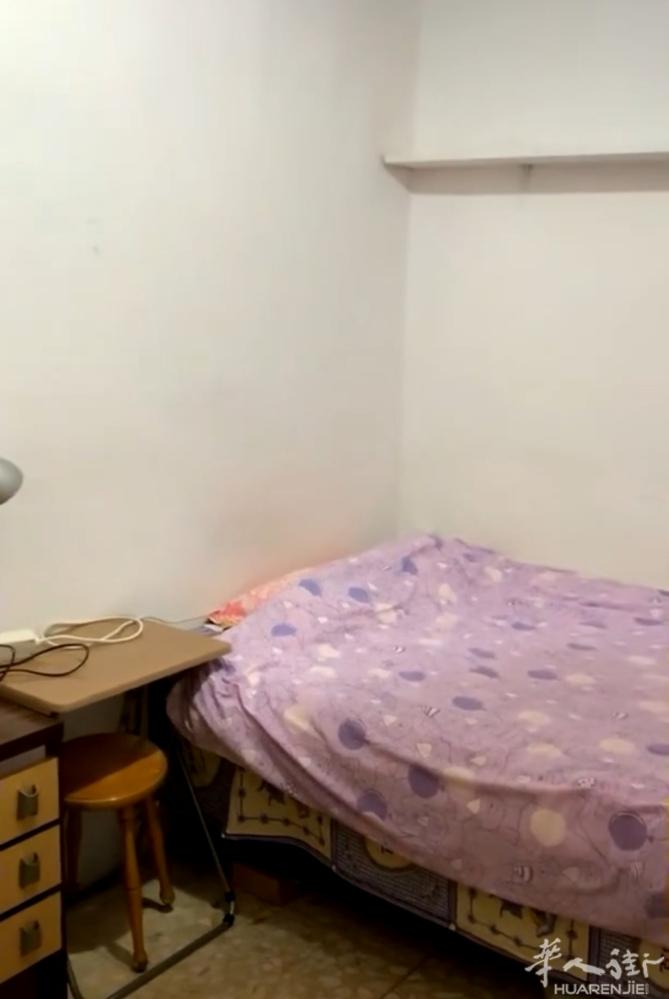 🏡巴塞单间，5路地铁pubilla cases附近 住家人少干净，招女留学生和