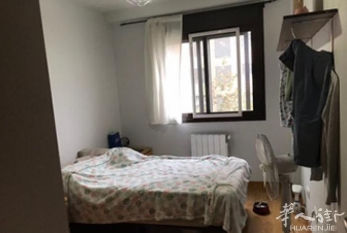 Punte de Vallecas单间带独卫，  带泳池封闭小区2楼 单间+独卫