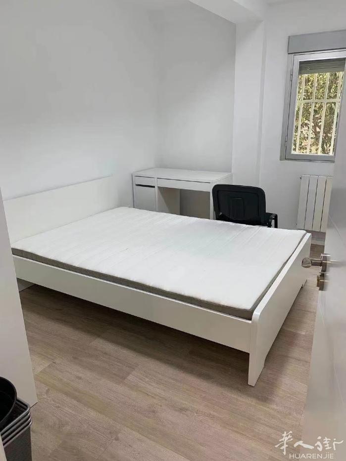 🏡马德里6号线 Alto de Extremadura招两名室友，一大一小，走
