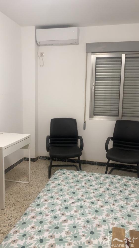 🏡马德里6号线 Opañel 大床房招租， 招女生 距地铁口6分钟，一站就到p