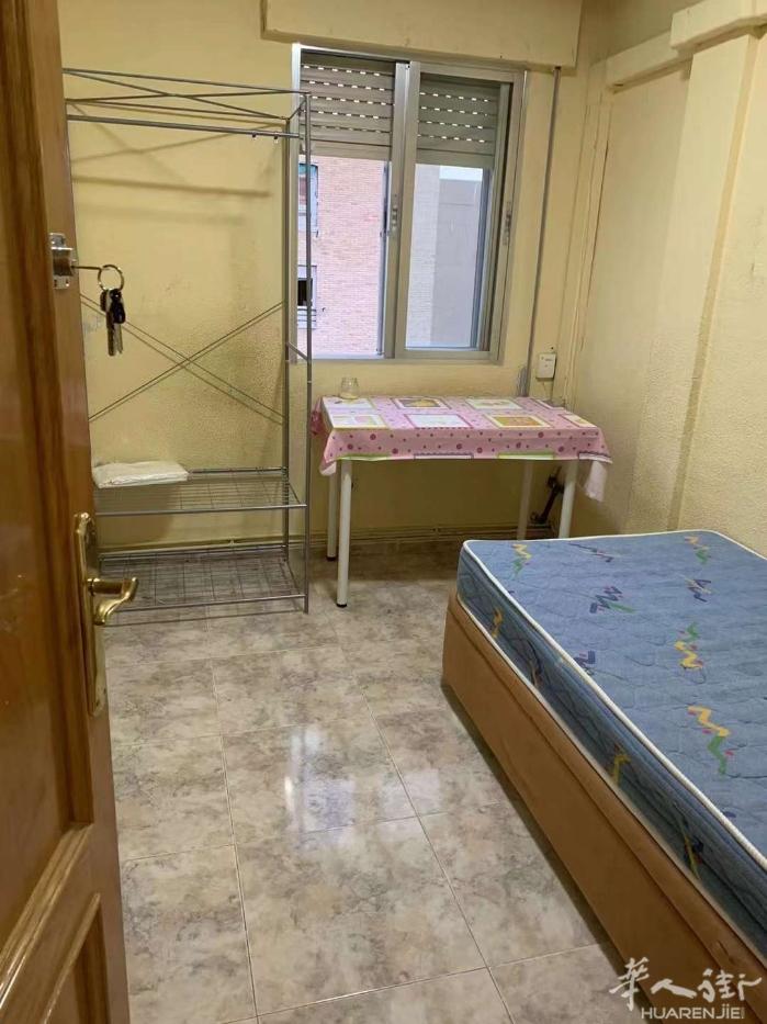 🏡马德里地铁12号线juan de la cierva卡三附近单间出租，小房间