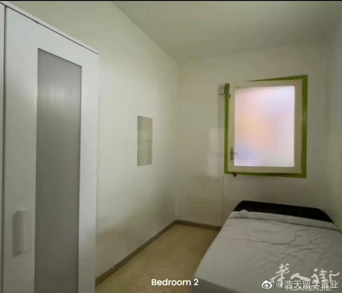 🏡巴塞单间出租（可短租）,gotic附近 ​房子五室无厅一卫，带电梯，天井房