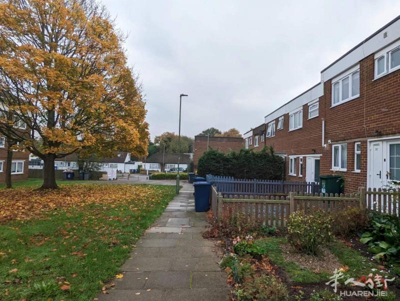 Hill NW7学区房/两房一厅永久产权联排别墅出售,位于伦敦西北Mill Hill NW7
