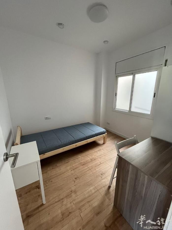 🏡巴塞单间全新装修，距离La Sagrera地铁站5分钟路程，楼下是Merca