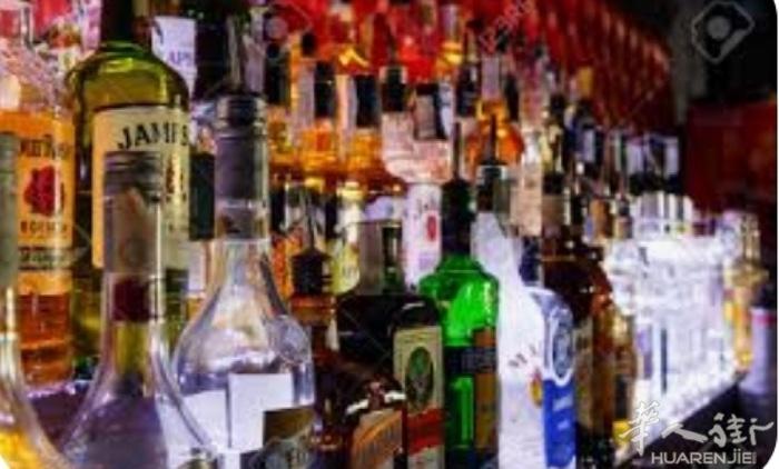出售营业额良好的酒吧（带老虎机）机不可失！多年营业的酒吧，位于Piacenza，