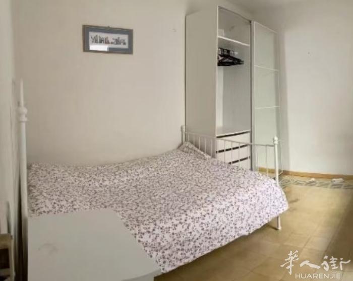 🏡巴塞近西班牙广场大单间， 地址Sepúlveda 36 阳光双人床大房间，
