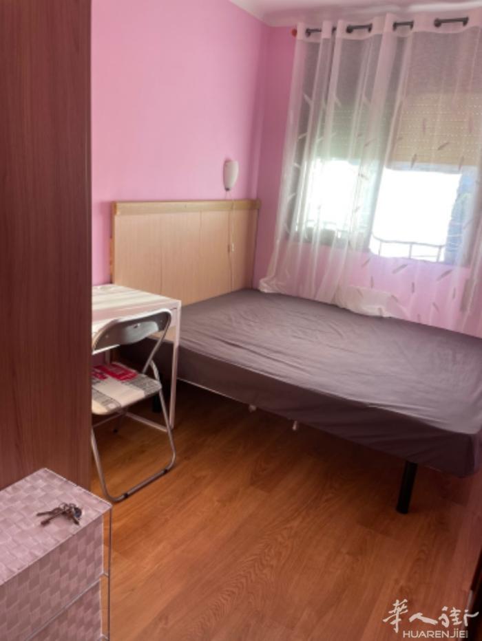 🏡巴塞单间出租，L2路地铁，sant Martí 离地铁口5分钟，有一个阳光双