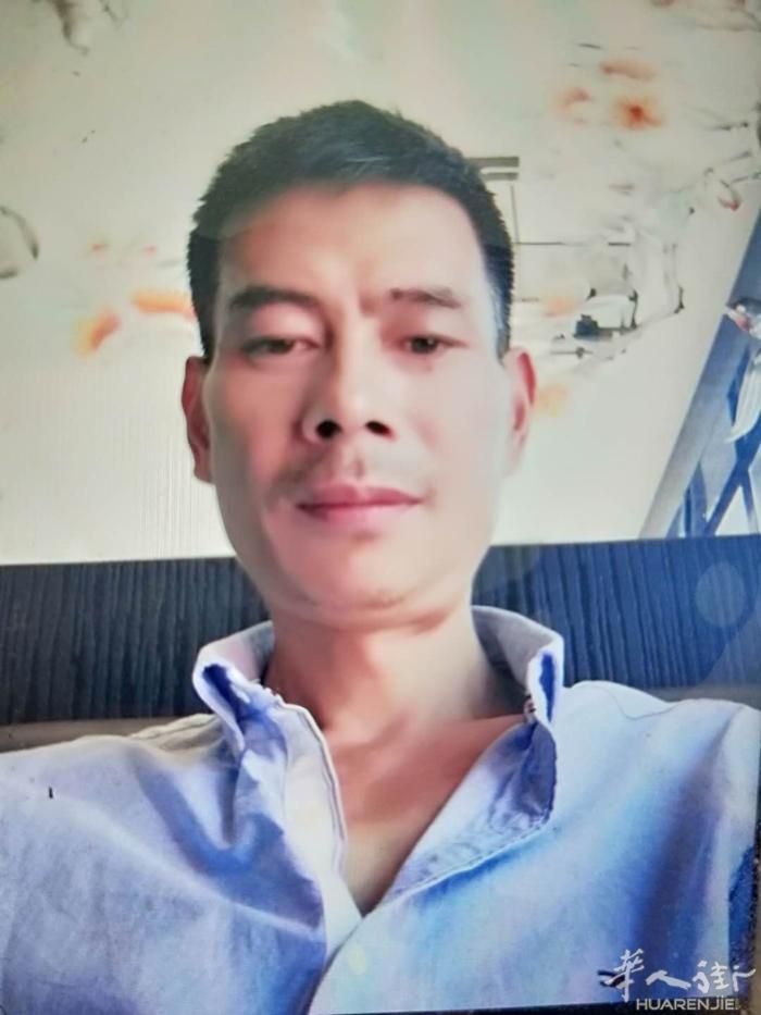 ￼浙江文成地区外号阿牛，是位烂赌成性，挂钩四川地区在法国开装修公司，欠工人工资二