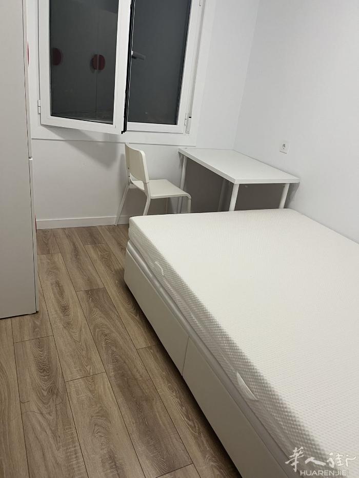 🏡巴塞两个单间出租，les corts  L3-L5附近  房子紧邻地铁L3-