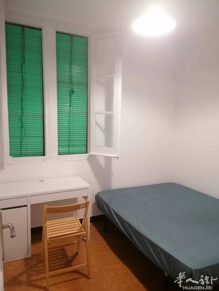 🏡巴塞单间出租，clot附，房子四室一厅 交通便利有地铁L1L2，小火车及多路