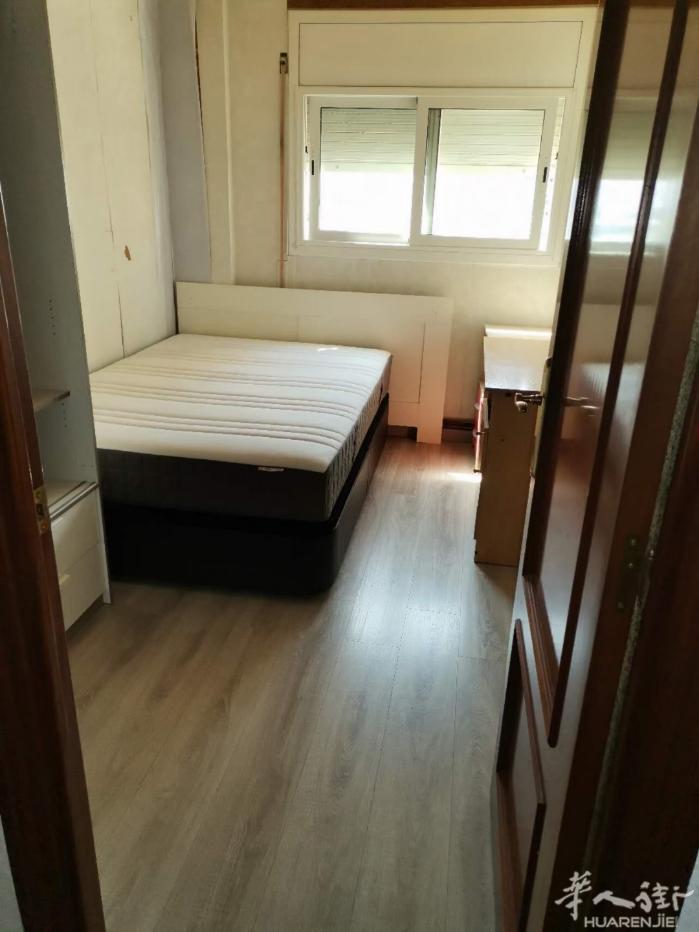 🏡巴塞单间出租，hospitalet附近，gravia II就在对面。房子三室
