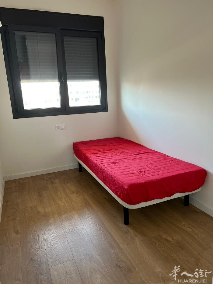 🏡巴塞两个单间出租， sant adria de besos tram 4.5