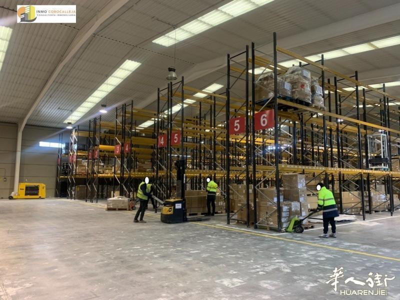 出售La Cantueña工业区大面积3层仓库【编号684】