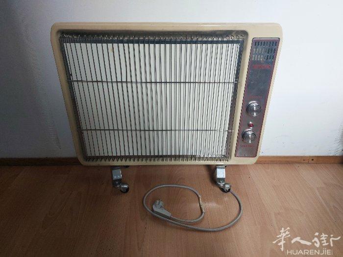 出售二手电暖器二个，一个25欧元，1000v的。微信:610584096