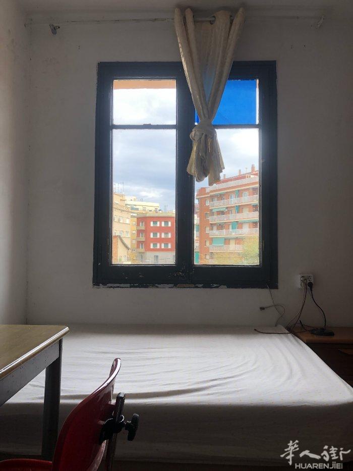 🏡巴塞单间出租，hostafrancs附近 房子三室一厅一卫，到地铁口5分钟，