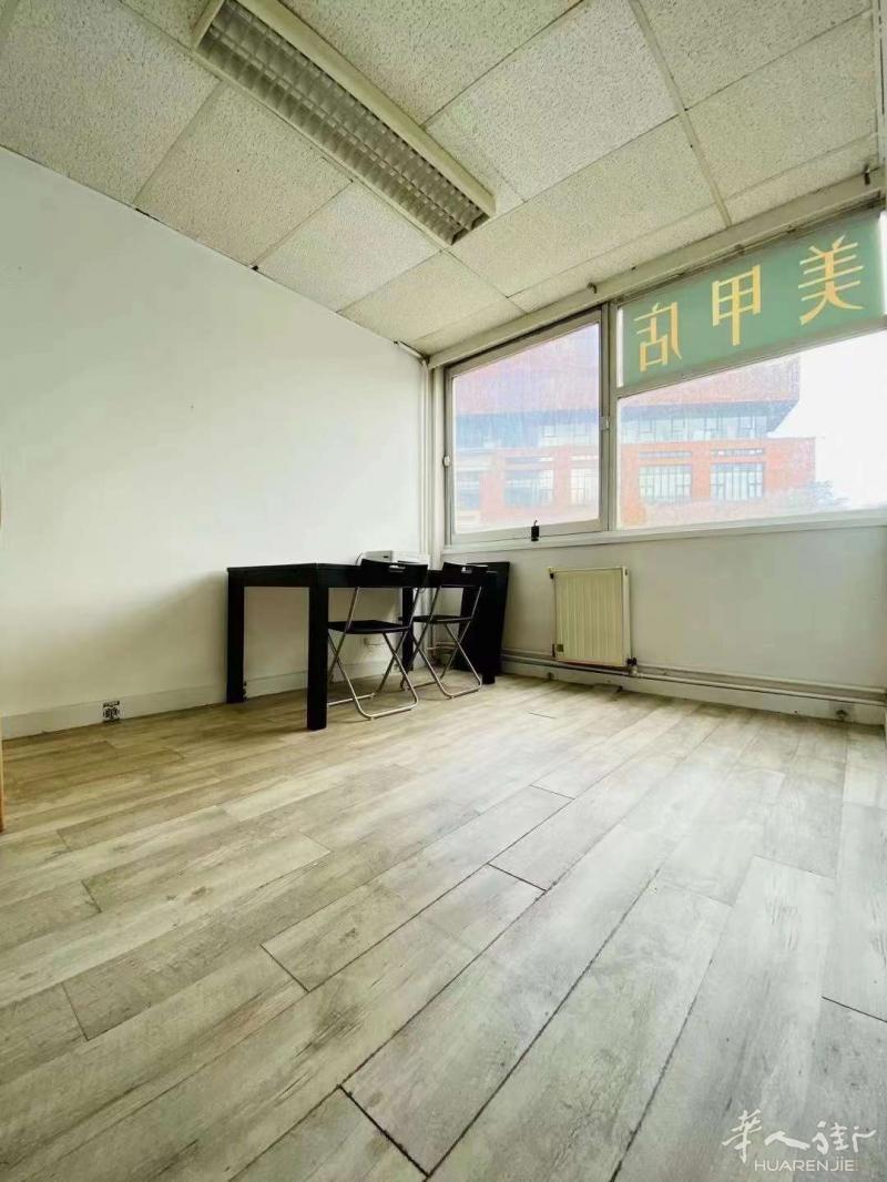 13区商业宝地Porte d’Ivry精美办公室即日起租，配办公家具和打印机！