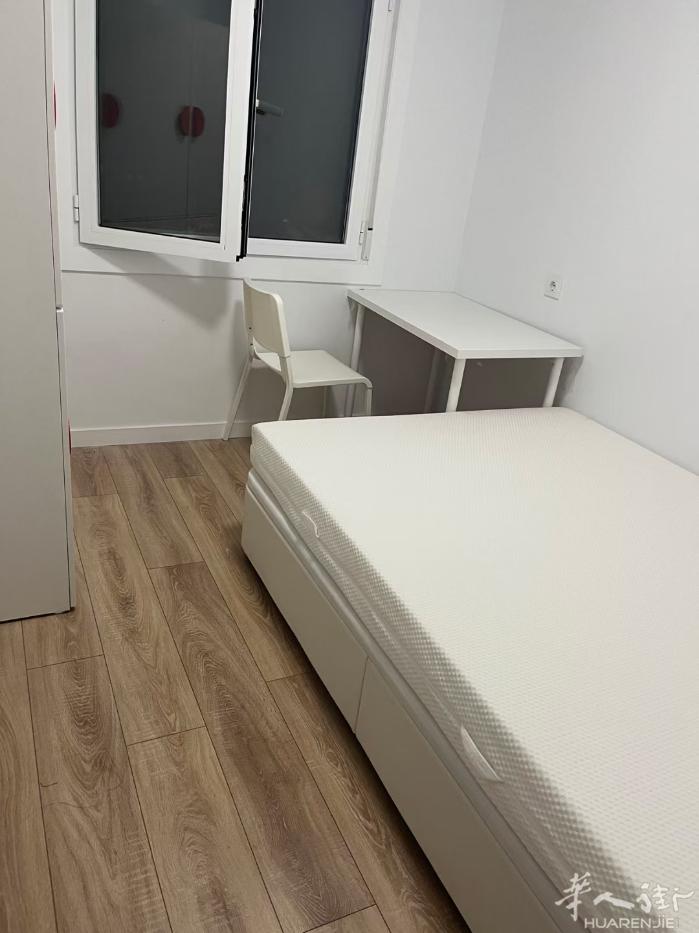🏡巴塞单间出租，les corts  L3-L5附近  房子紧邻地铁L3-L5
